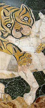 Panel en opus sectile, tigre atacando un ternero, s.IV d.C. Panel en opus sectile, tigre atacando un ternero, s.IV d.C.